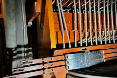 Bass-end-of-Great-lever-machine-with-tubes-coming-from-the-manual-coupler-mechanism-below