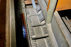 Pedal-transmission-conveyances-and-groove-board