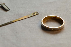 Great-Trumpet-middle-C-tongue-wedge-wedding-ring-for-scale